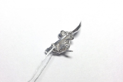 Мышка с ложкой загребушкой. Сувенир серебро. 