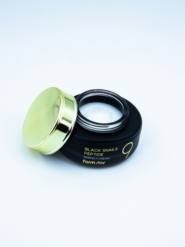 FARMSTAY - КРЕМ ДЛЯ ЛИЦА ОМОЛАЖИВАЮЩИЙ С МУЦИОМ ЧЕРНОЙ УЛИТКИ BLACK SNAIL & PEPTIDE9 PERFECT CREAM, 55 ML