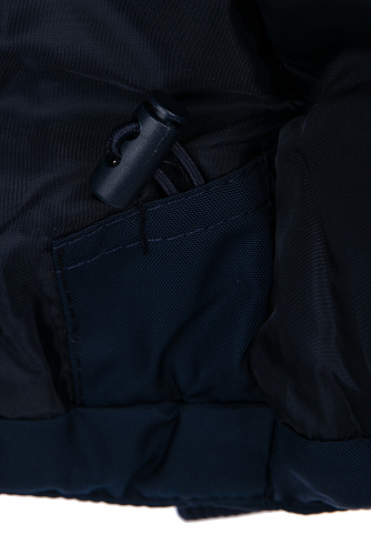 Куртка #779347Верх: 100% Полиэстер; Покрытие: 100% Полиуретан; Подкладка: 100% Полиэстер; Наполнитель: 100% Полиэстер, 300 г/м2Тёмно-синий