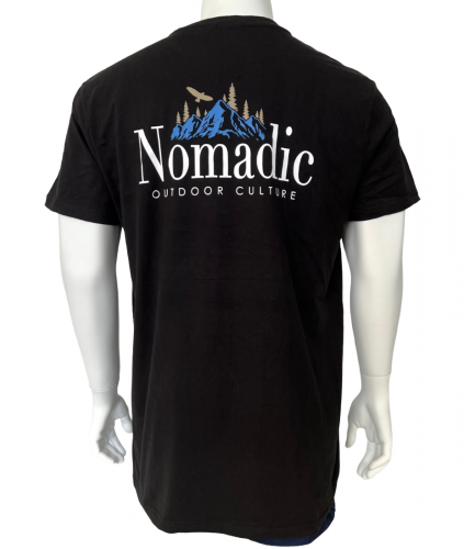Черная мужская футболка NOMADIC с цветным принтом на спине  №607