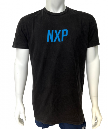 Черная мужская футболка NXP с синим принтом на груди  №600