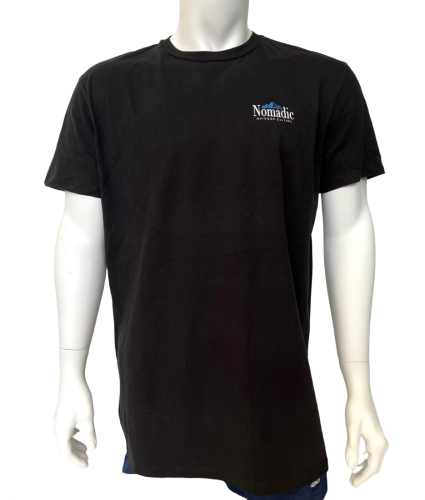 Черная мужская футболка NOMADIC с цветным принтом на спине  №607