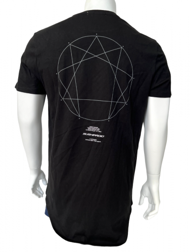 Черная мужская футболка Sushi Radio с белым геометрическим принтом на спине  №614