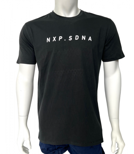 Черная мужская футболка NXP с красно-белым принтом  №580
