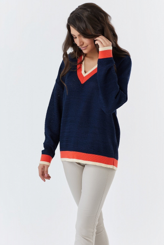 Пуловер вязаный классический с глубоким вырезом синий