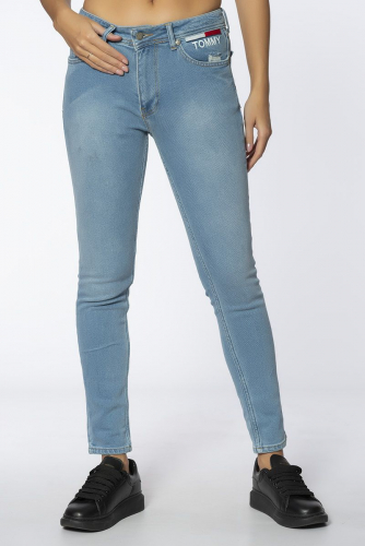 Голубые джинсы с фирменным логотипом - Tommy Hilfiger