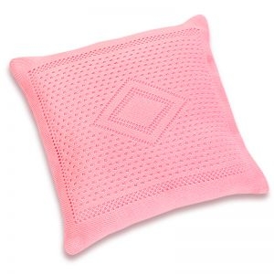 Подушка детская вязанная розовая
