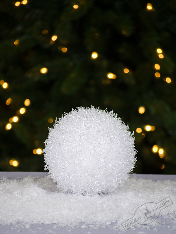 Снежки белые пушистые. Снежок. Пушистый снежок. Пушистые елочные шары. Белый пушистый шар.