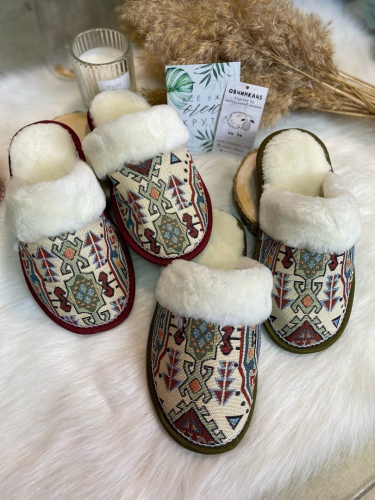 Тапочки из овчины и гобелена 