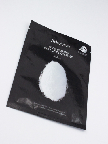 JMSOLUTION - МАСКА ТКАНЕВАЯ ДЛЯ ЛИЦА ДЛЯ УПРУГОСТИ КОЖИ С ПРОТЕИНАМИ ШЕЛКА WATER LUMINOUS SILKY COCOON MASK BLACK, 35 МЛ