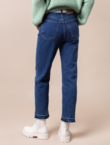 Ст.цена 2090 руб. Укороченные джинсы из эластичного денима_синий