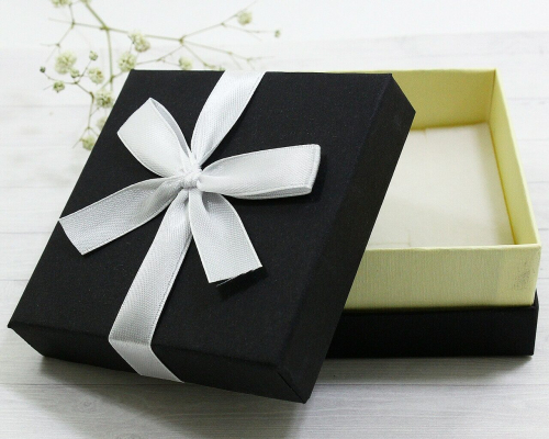 Подарочная коробочка(8.5*8.5)(Черный/сл.кость)