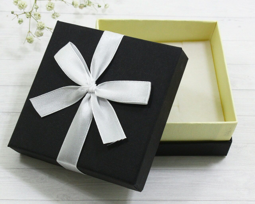 Подарочная коробочка(8.5*8.5)(Черный/сл.кость)