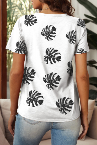 Белая футболка с дырками и тропическим принтом