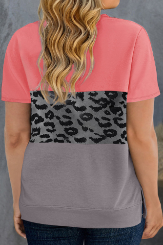 Розово-серая футболка плюс сайз с леопардовым принтом