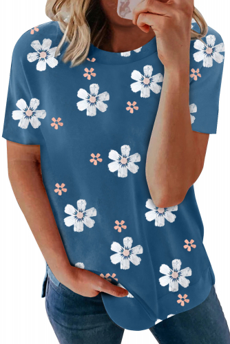 Голубая футболка с разноцветным цветочным принтом