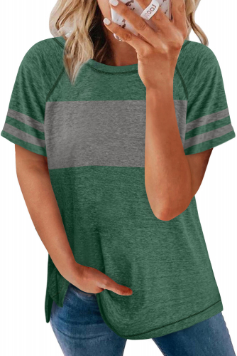 Зелено-серая футболка с полосами на рукавах