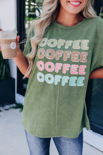 Зеленая футболка оверсайз с разноцветной надписью: COFFEE