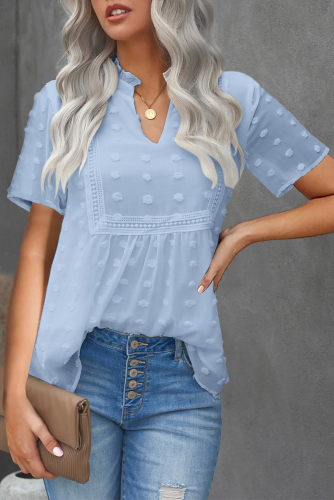 Голубая блуза в горошек с короткими рукавами и воротником-стойка