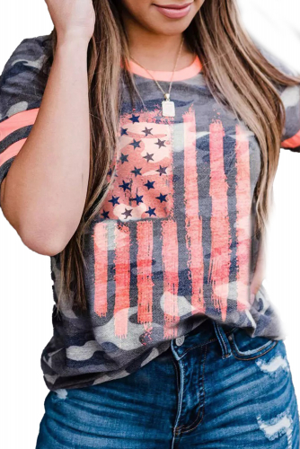Серая камуфляжная футболка с красным принтом американского флага