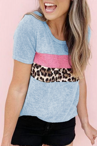 Голубая футболка в стиле пэчворк с розовой полосой и леопардовым принтом