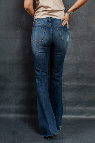 Темно-синие расклешенные джинсы с дырками и средней посадкой