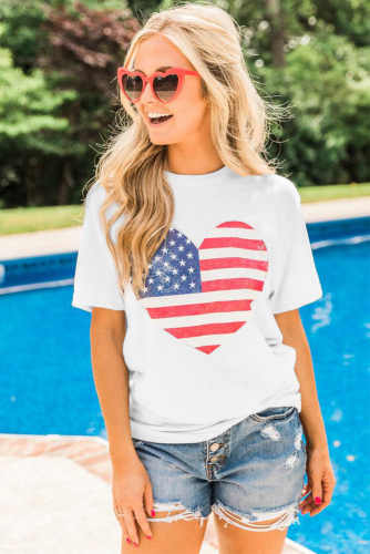 Белая свободная футболка с принтом американского флага в форме сердца