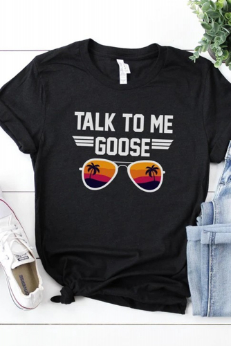 Черная футболка с принтом очки и надписью: TALK TO ME GOOSE