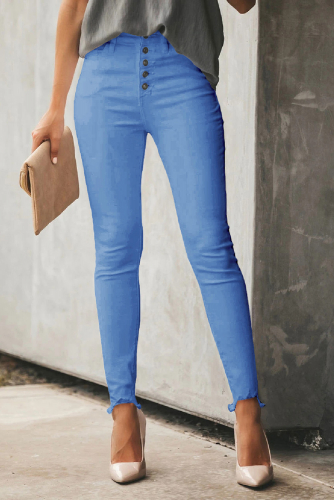 Голубые укороченные облегающие джинсы с высокой талией и необработанными краями