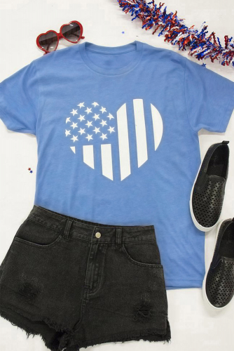 Голубая свободная футболка с принтом американского флага в форме сердца