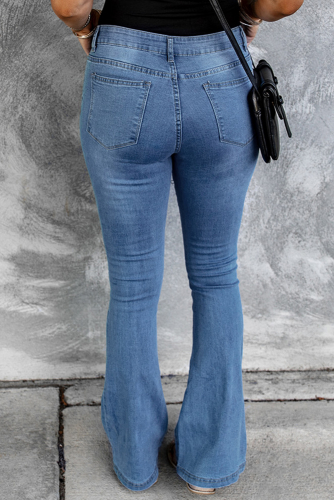 Голубые рваные джинсы-клеш с потертостями и застежкой на пуговицах