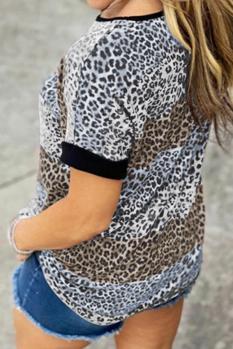 Светло-коричневая полосатая футболка с леопардовым принтом