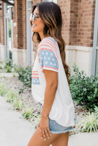Белая свободная футболка с вставками в цветах американского флага