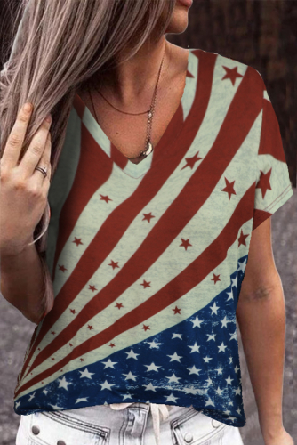Свободная футболка с V-образным вырезом в цветах американского флага