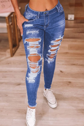 Синие рваные облегающие джинсы со средней посадкой и необработанными краями