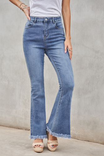 Голубые потертые джинсы-клеш с высокой талией и необработанными краями