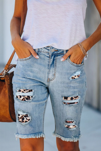 Голубые джинсовые шорты-бермуды с леопардовыми заплатками