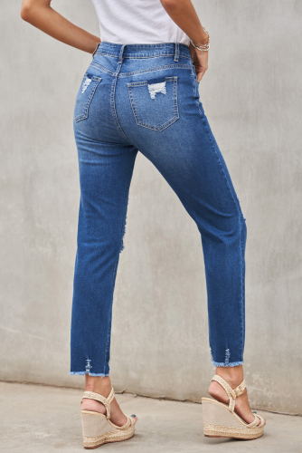 Синие прямые рваные джинсы