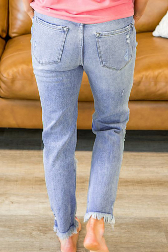 Голубые прямые рваные укороченные джинсы