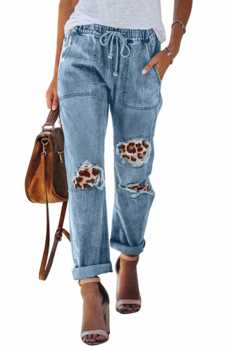 Голубые рваные джинсовые джоггеры с леопардовыми заплатками