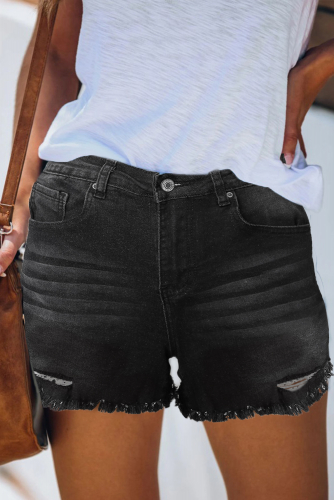 Черные джинсовые шорты с потрепанными краями и карманами