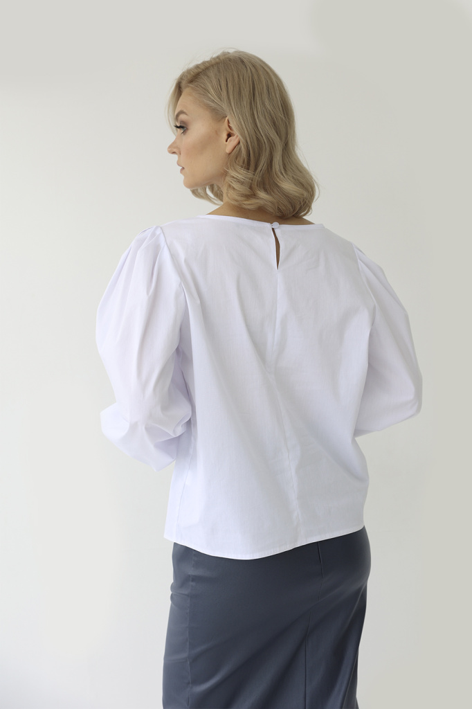 Блузка с рукавом