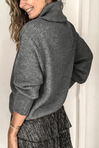 Серый свитер с воротником-хомут и длинными рукавами с пуговицами