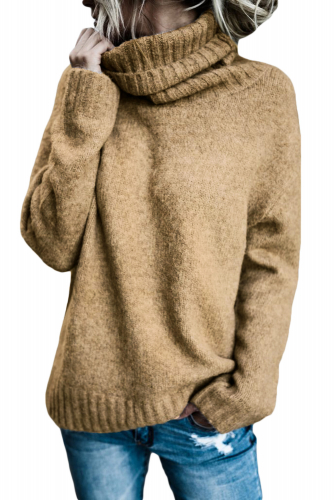 Песочный вязаный свитер с высоким воротом и боковыми разрезами