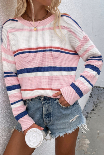 Розово-белый свитер в разноцветную полоску