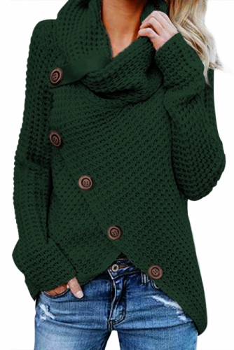 Зеленый свитер с запахом на пуговицах и высоким воротником