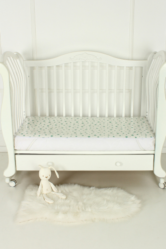 Клеенка на резинках (наматрасник) на детскую кроватку арт. КРМ-120х60/звездочка-зеленая