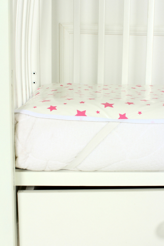 Клеенка на резинках (наматрасник) на детскую кроватку арт. КРМ-120х60/звездочка-розовая