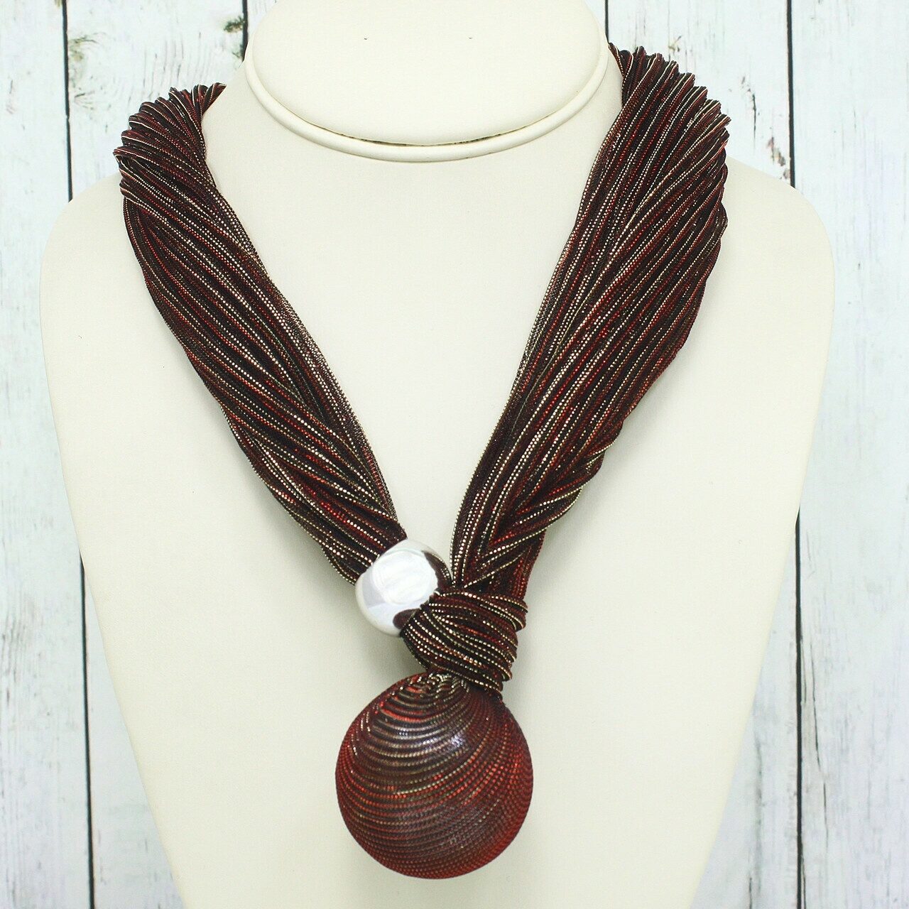 Кулон с текстилем и большой бусиной