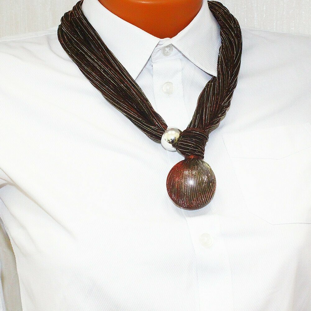 Кулон с текстилем и большой бусиной